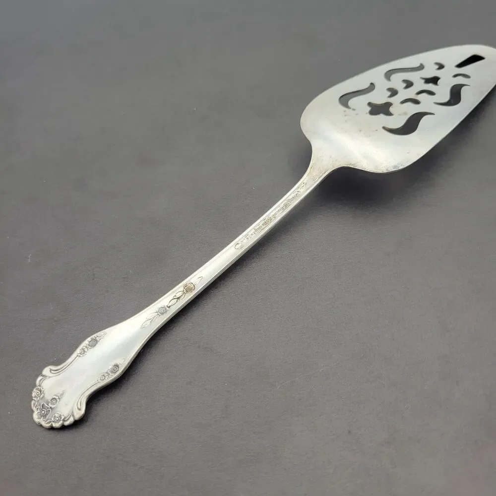 National Silver Holiday Server Cake / Pie 1951 King Edward Rose